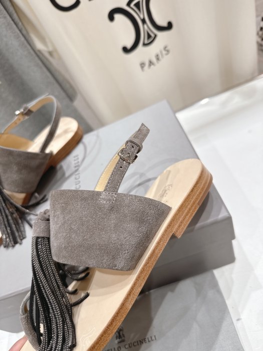 Сандалии женские фото 8