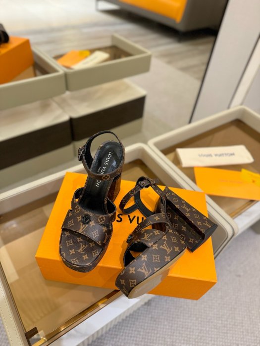 Босоножки фото 5