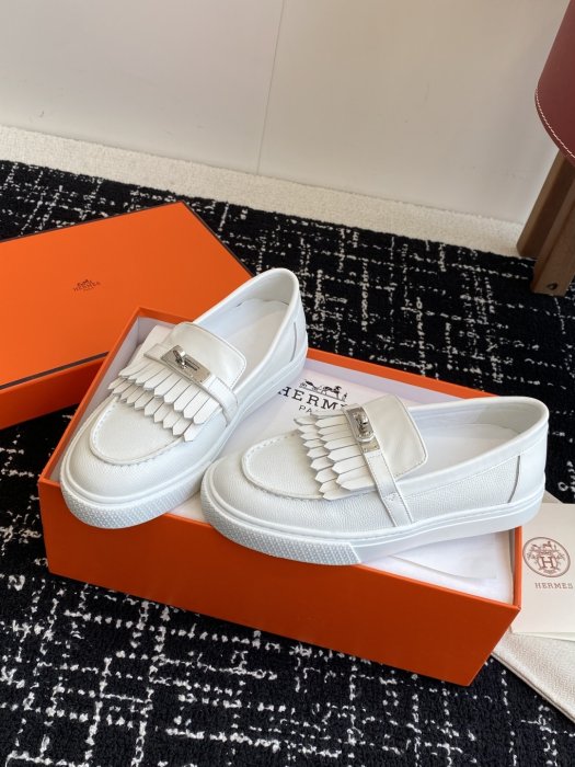 Лоферы кожаные женские фото 3