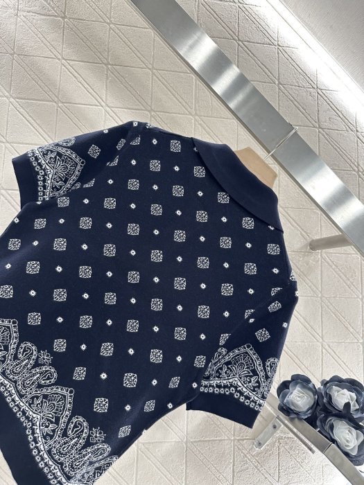 Футболка жіноча фото 4