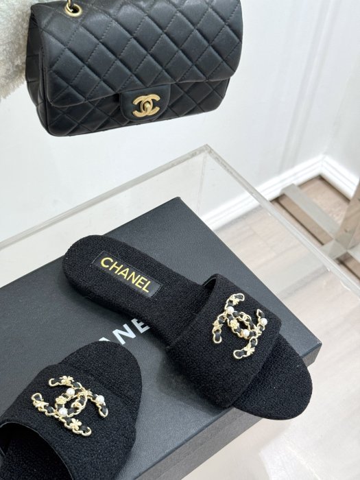 Шлепанцы женские фото 5