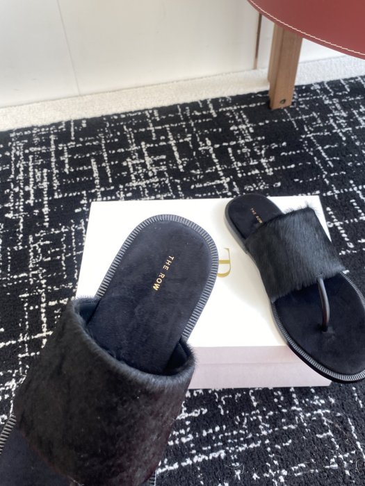 Шлепанцы женские фото 8