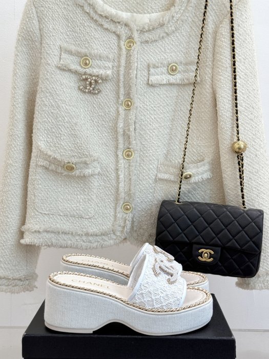 Шлепанцы женские