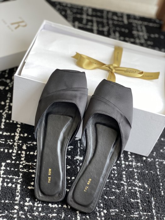 Шлепанцы женские фото 4