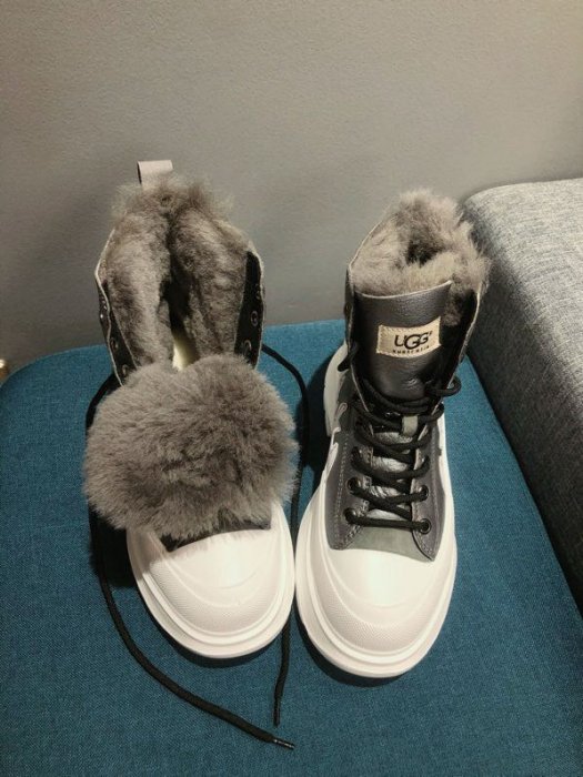 Boots women's on fur