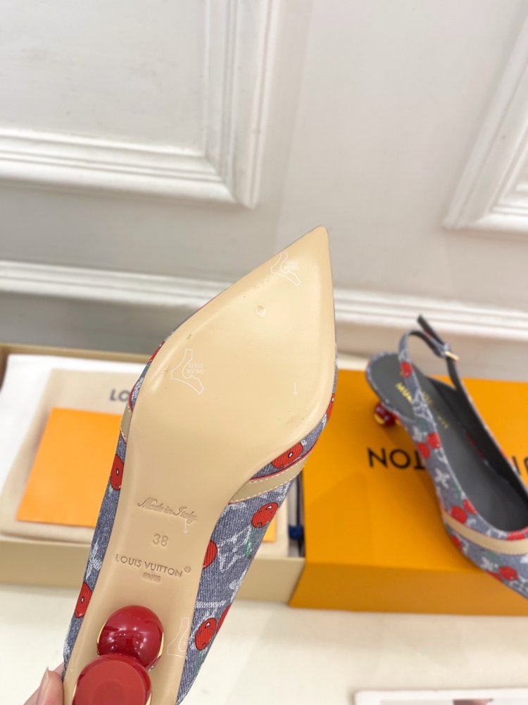 Босоніжки фото 9