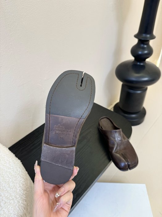 Мюли с раздвоенным носком фото 9