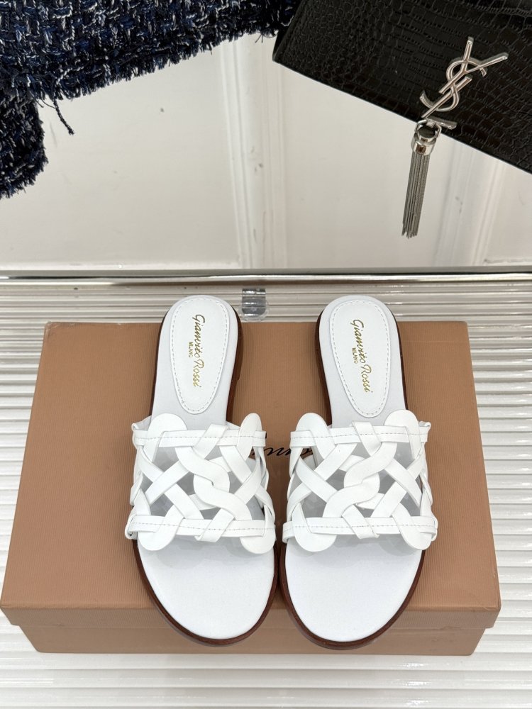 Шльопанці жіночі фото 4