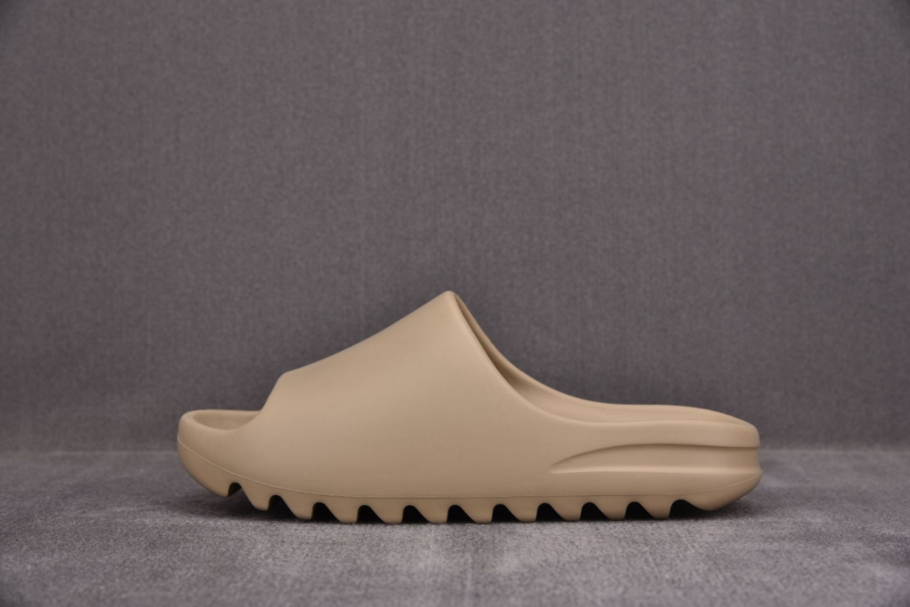 Sneakers Yeezy Slide - the size 39 фото 5