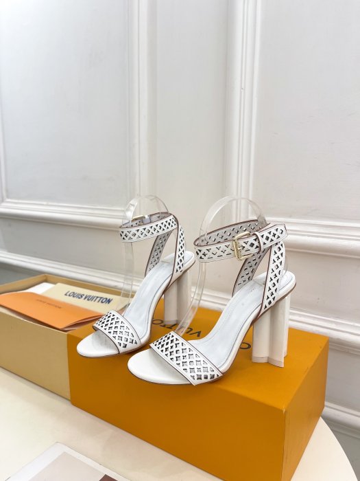 Босоножки фото 3