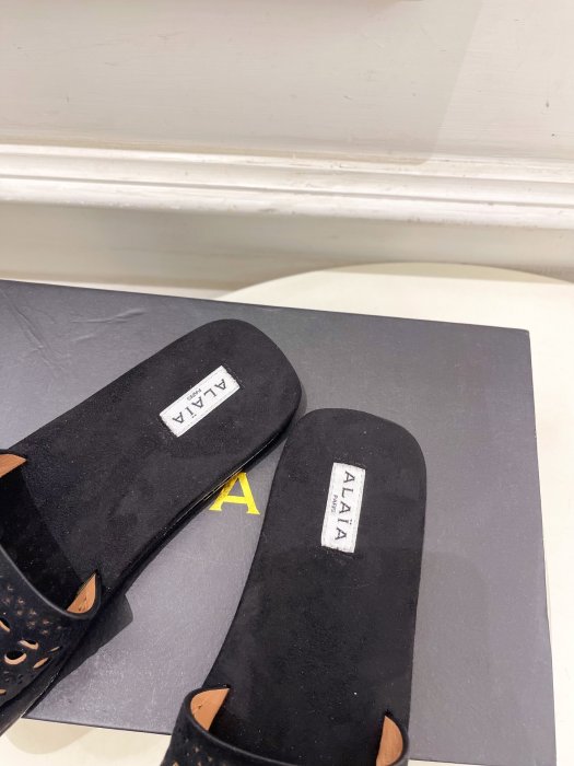 Шлепанцы женские фото 8