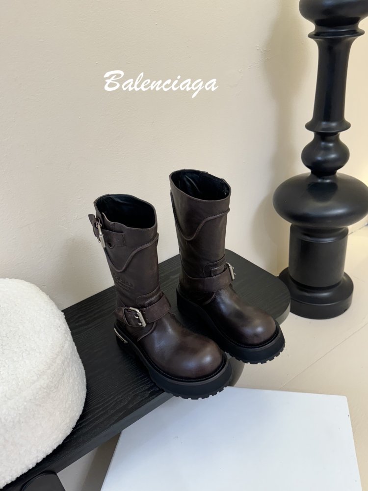 Чоботи жіночі