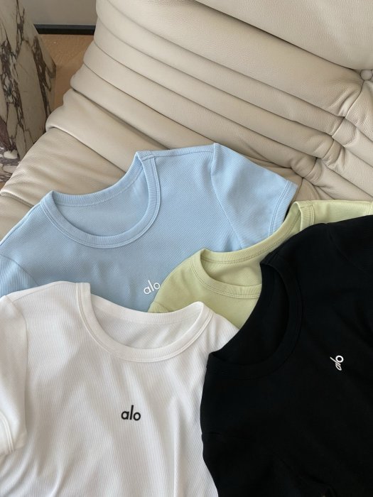 T-shirt women's фото 3