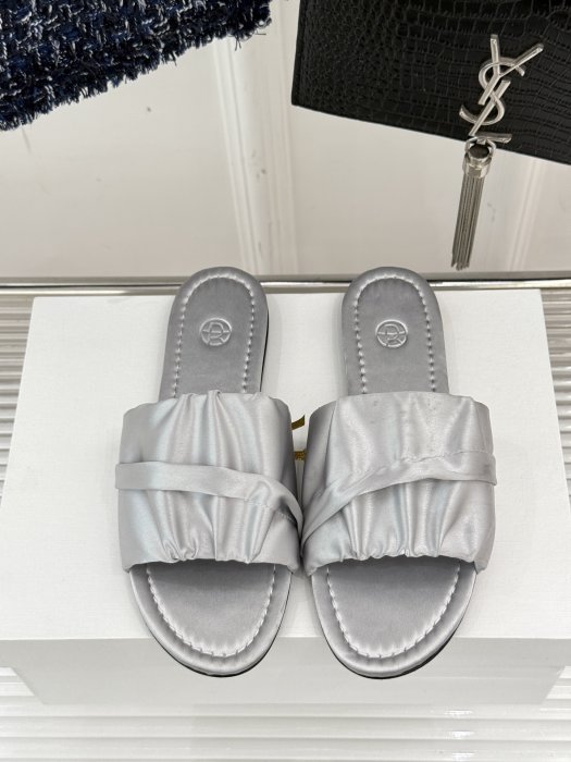 Шлепанцы фото 4