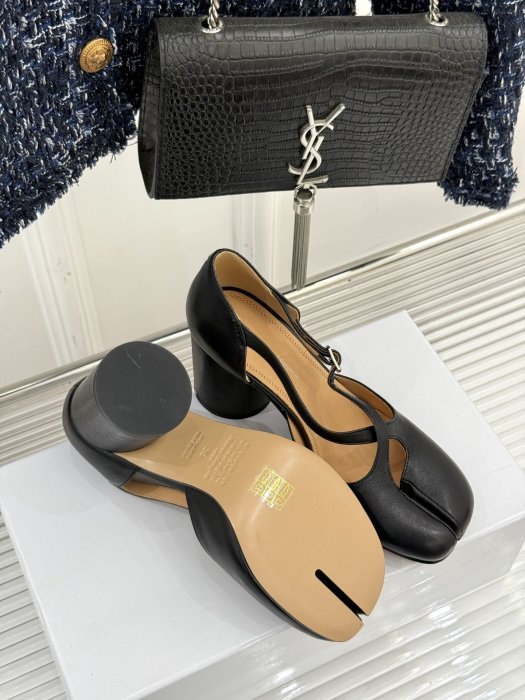 Босоніжки з роздвоєним носком фото 9