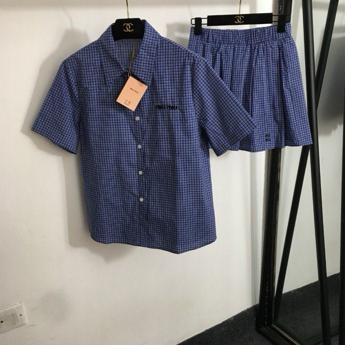 Костюм женский