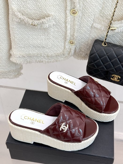 Шлепанцы женские фото 3