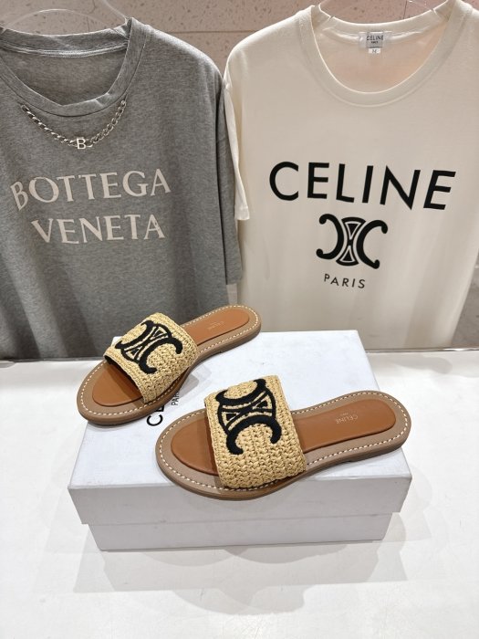 Шлепанцы женские фото 3