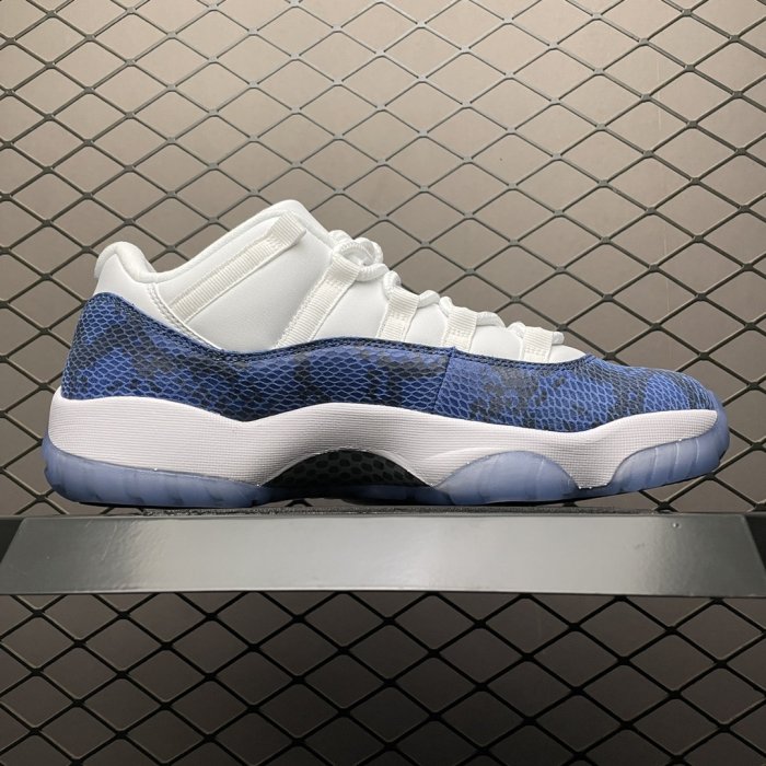 Кроссовки Air Jordan 11 Low SE фото 3