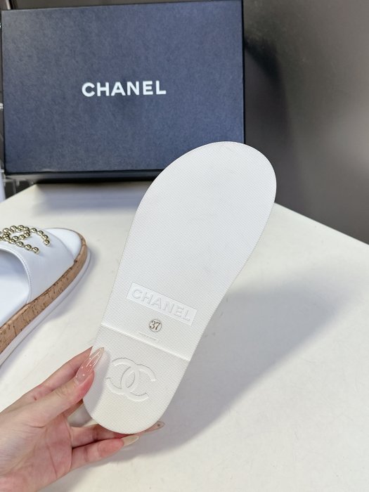 Шлепанцы женские фото 9