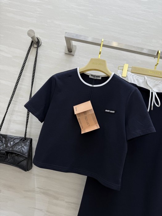 Костюм женский фото 2