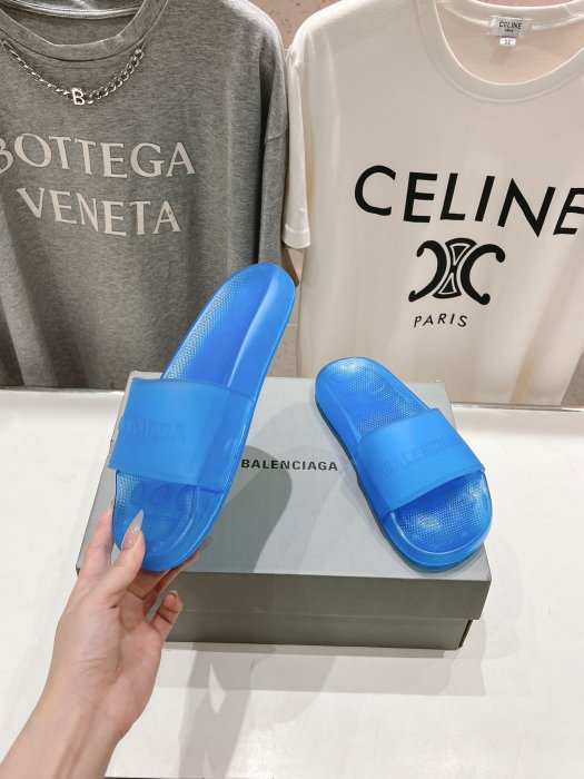 Шлепанцы фото 3