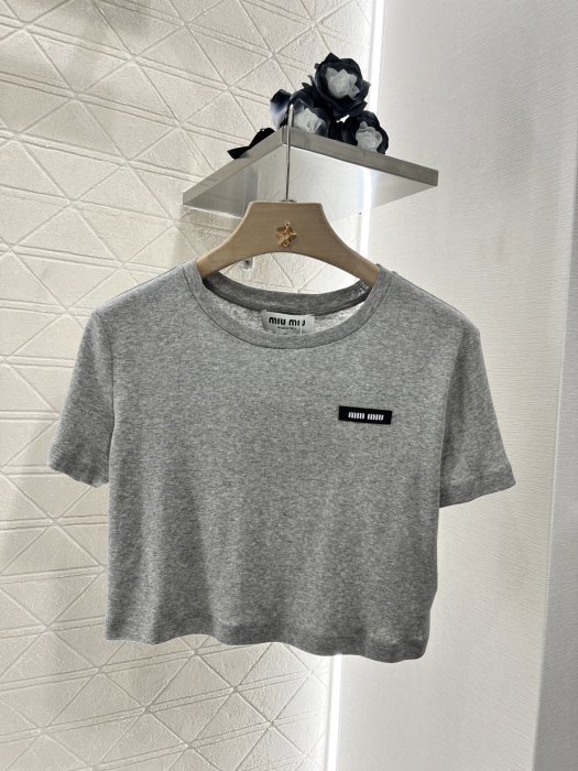 Футболка женская