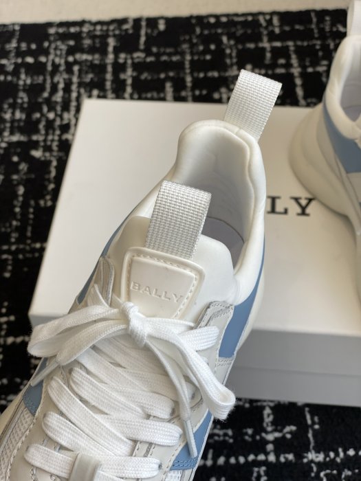 Кросівки жіночі фото 8