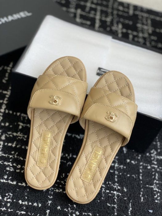 Шлепанцы женские фото 4