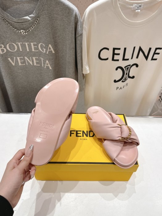 Шлепанцы женские фото 9