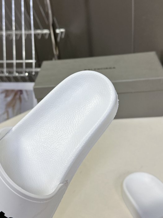 Шлепанцы фото 9