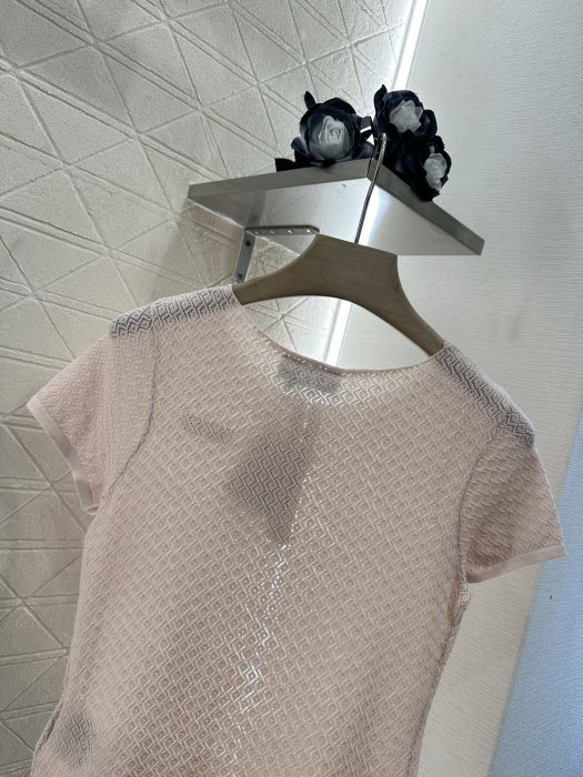 T-shirt women's фото 4