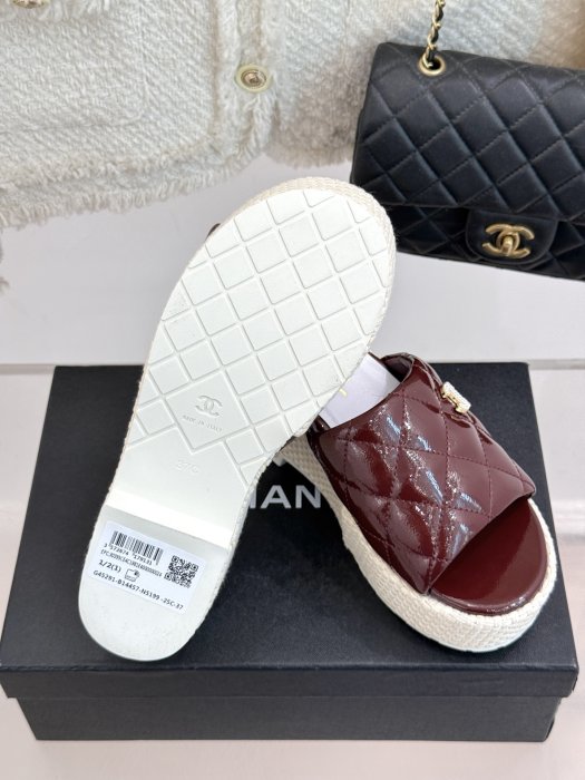 Шлепанцы женские фото 9