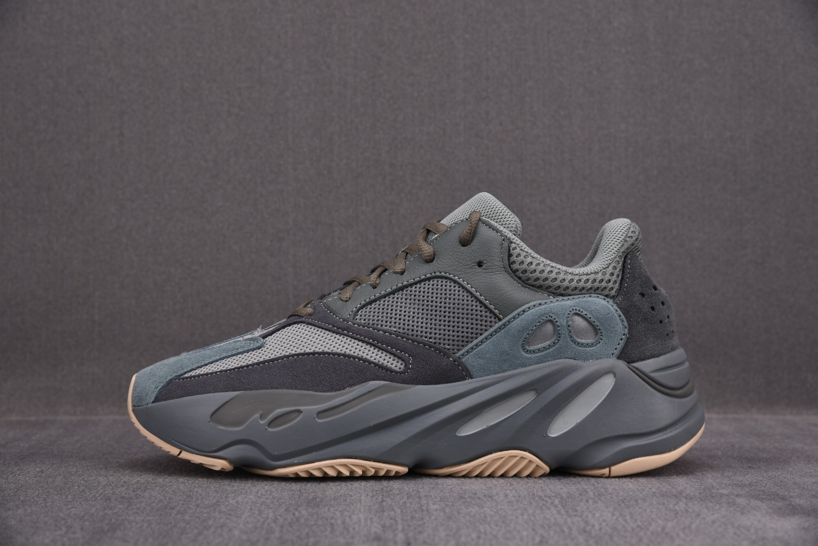 Sneakers Yeezy Boost 700