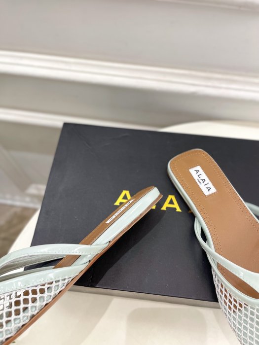 Шлепанцы женские фото 8