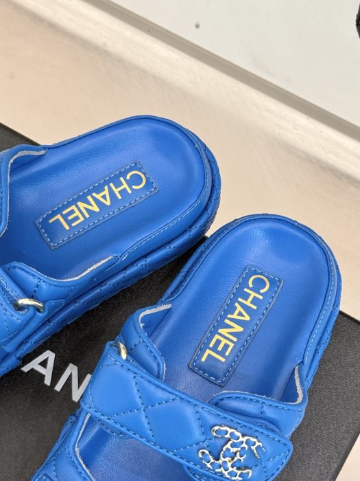 Шлепанцы женские фото 8