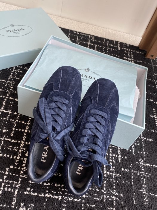 Кроссовки женские фото 4