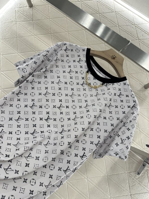 T-shirt women's фото 6