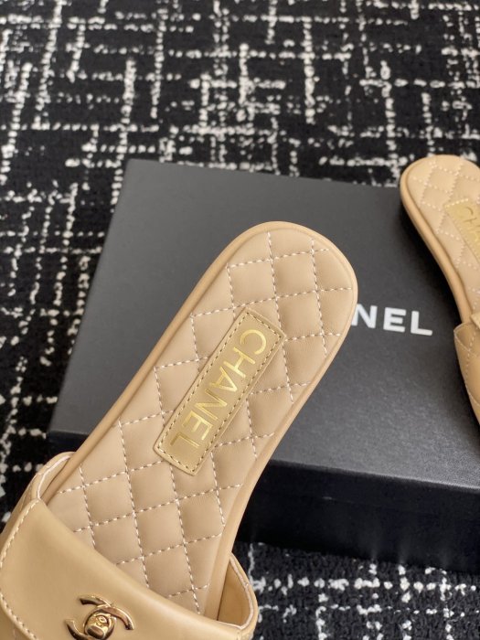 Шлепанцы женские фото 8