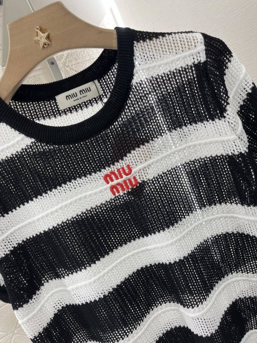 Футболка жіноча фото 6