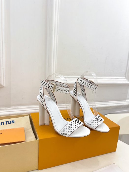 Босоножки фото 2