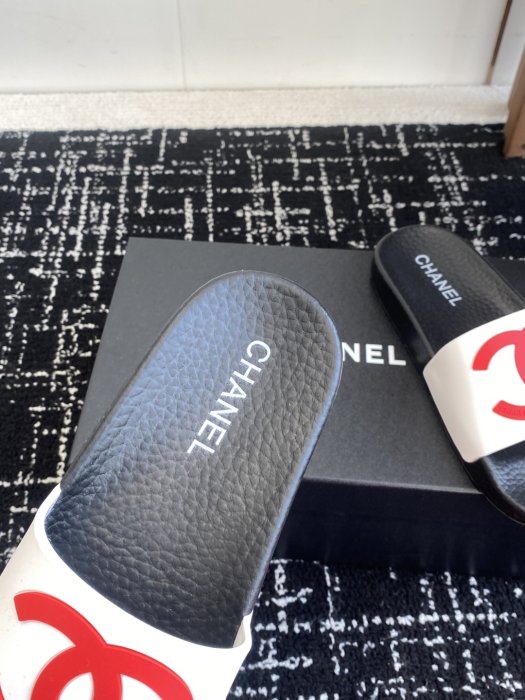 Шлепанцы женские фото 8