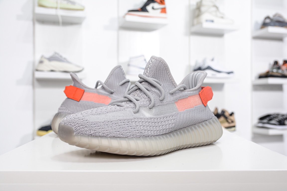 Кроссовки Yeezy Boost 350 V2 Tail Light - FX9017 фото 4