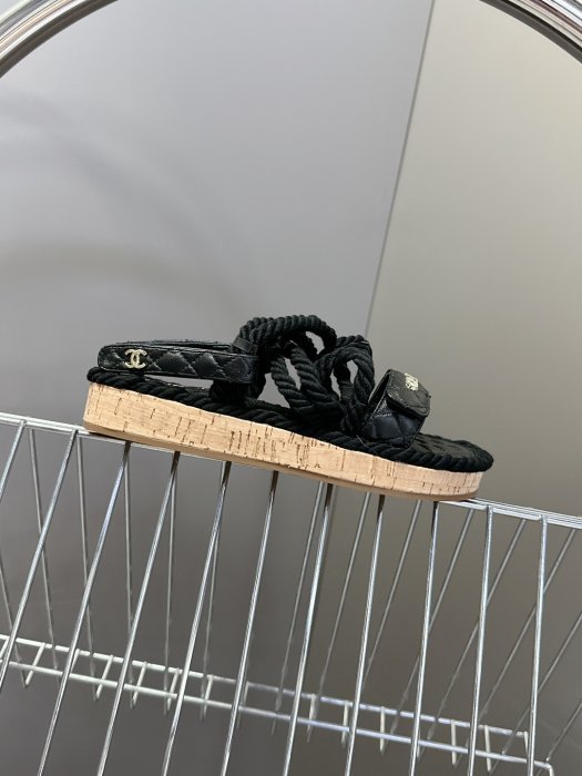 Шлепанцы женские фото 5