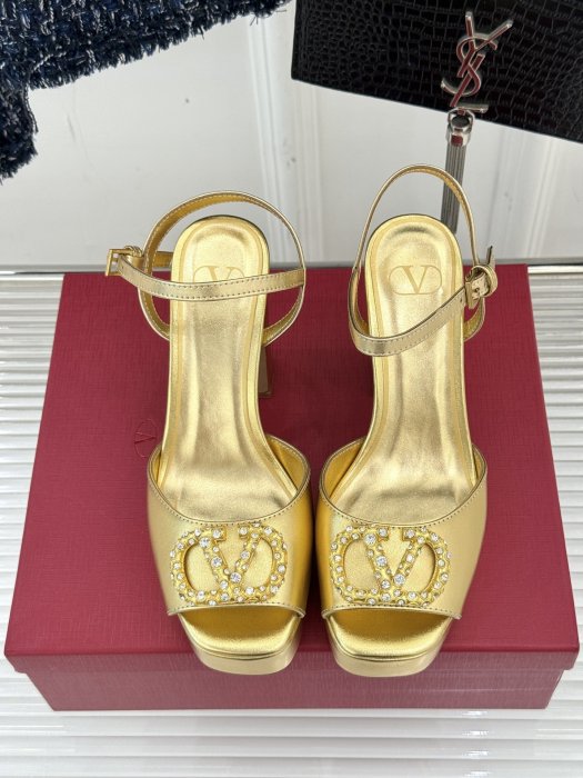 Босоножки фото 4