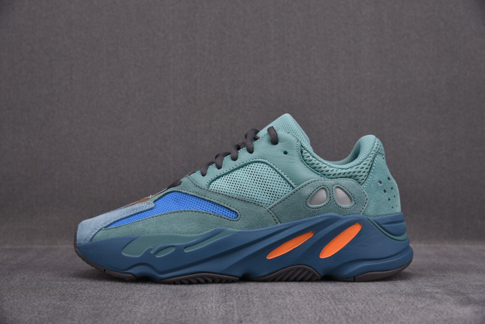 Sneakers Yeezy Boost 700 Adidas buy for 218 EUR in the UKRFashion