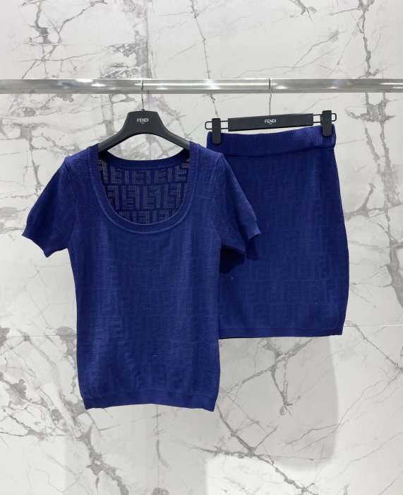 T-shirt women's фото 2