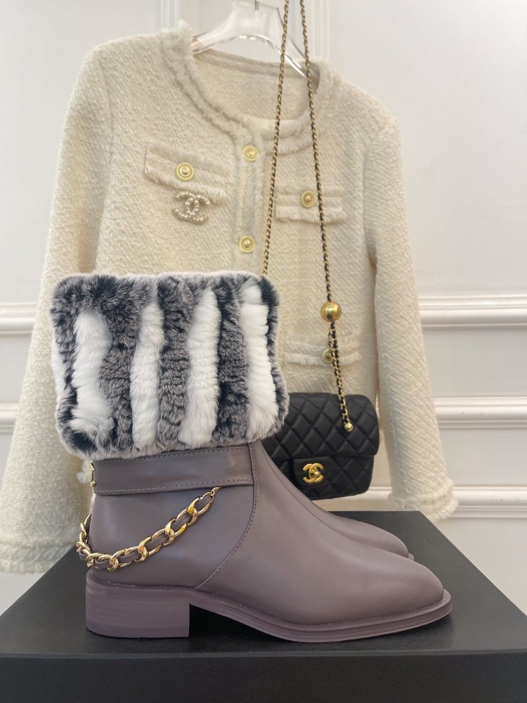 Ankle boots from fur winter
