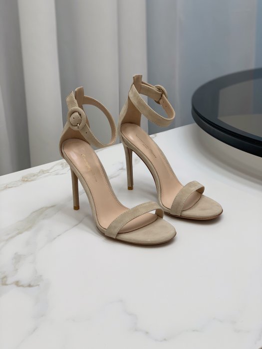 Босоножки фото 7