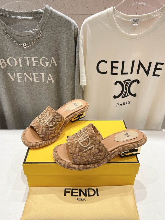 Шлепанцы фото 2